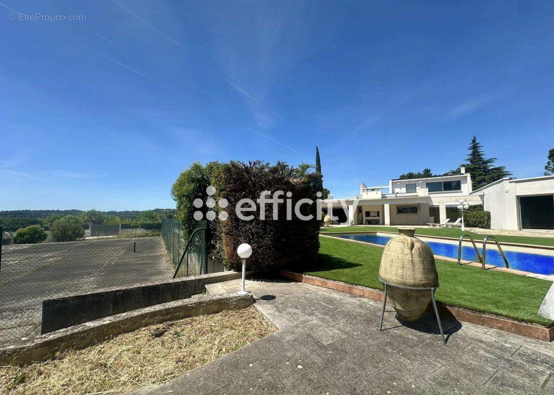 Maison 280 m² à Bedarrides  - photo 4