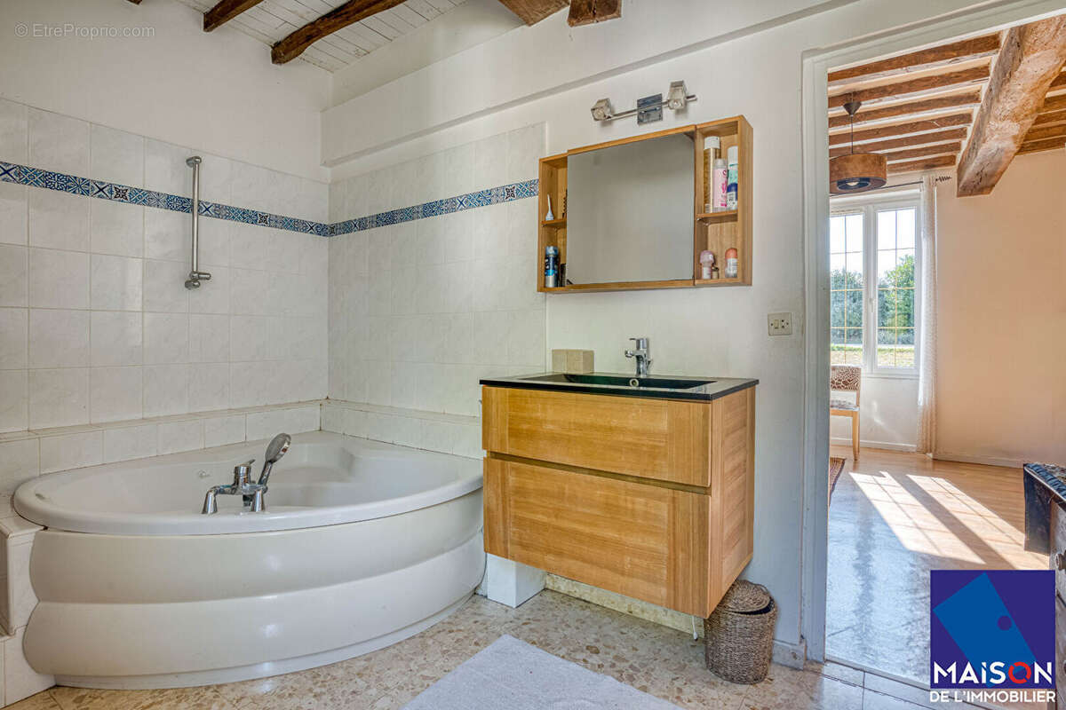 Entre Villeneuve-sur-Lot et Agen, Propriété en pierre avec gîte, piscine et pigeonnier  Dans la campagne venez découvrir cette b - photo 15