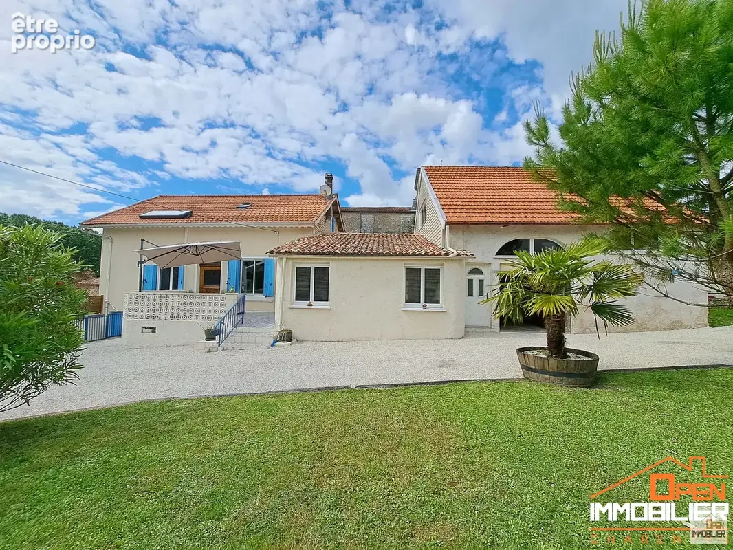 Maison 7 pièces 187 m² à vendre à Saint-Bonnet (16300) - photo 1