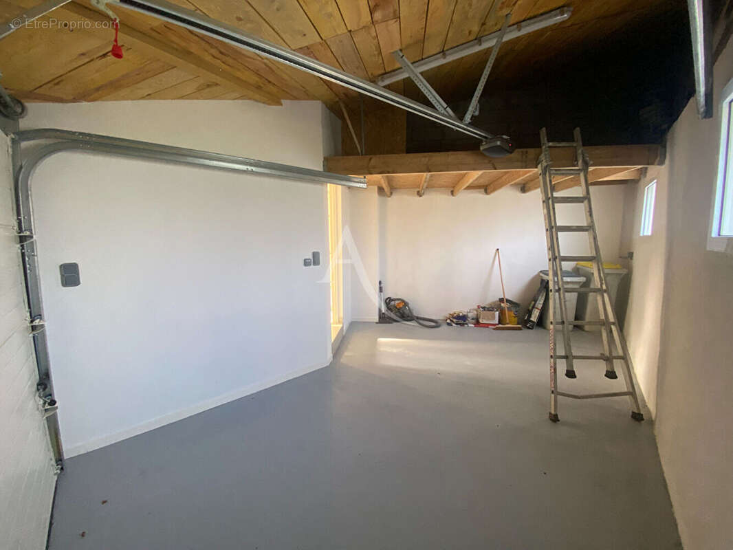 Maison à SAINT-LAURENT-DE-LA-PREE