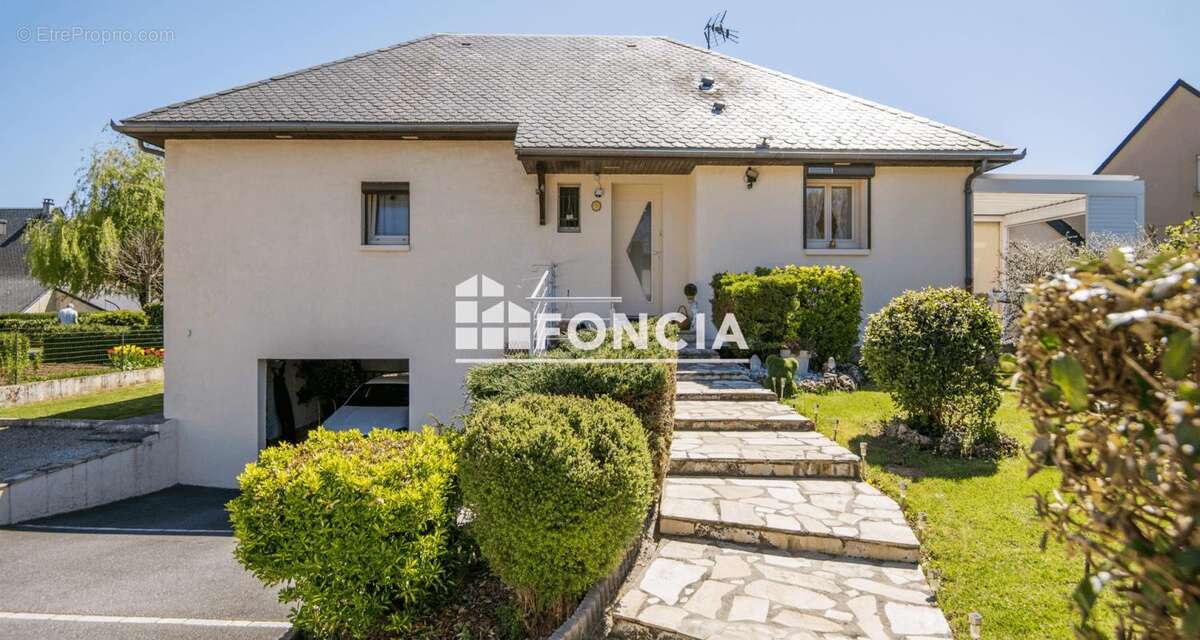 Maison à ONET-LE-CHATEAU