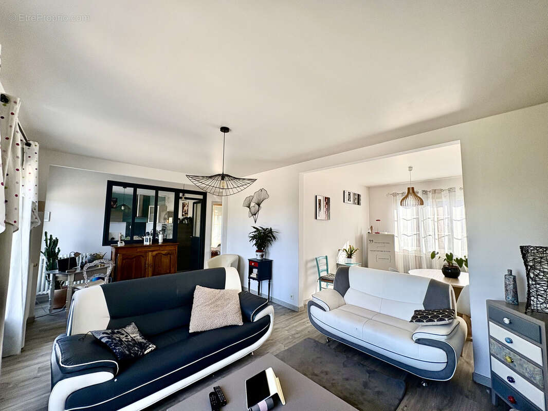 Maison à AZAY-SUR-CHER