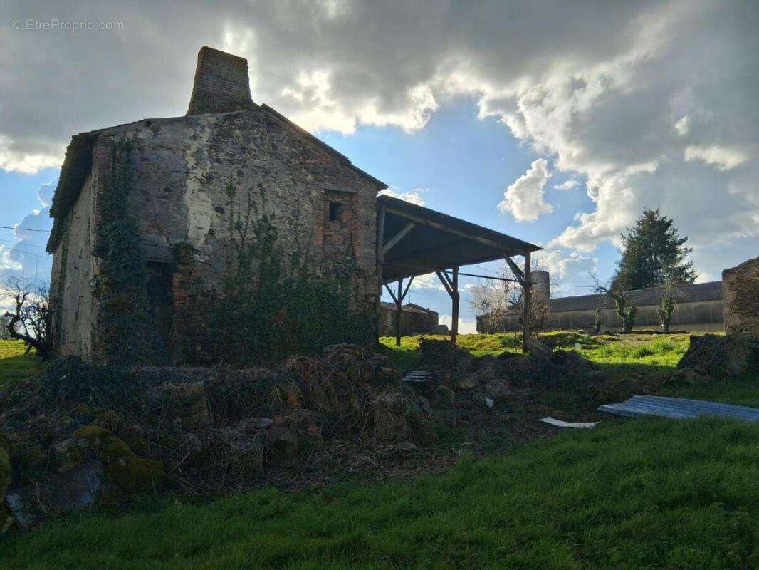 Maison à SAINT-AMAND-SUR-SEVRE