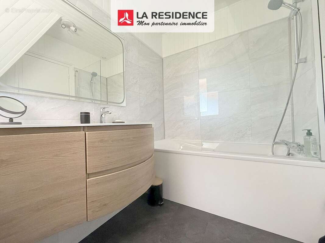 Maison à LE MESNIL-SAINT-DENIS