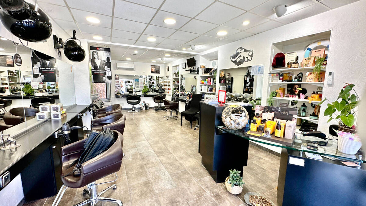 Commerce à CARQUEIRANNE