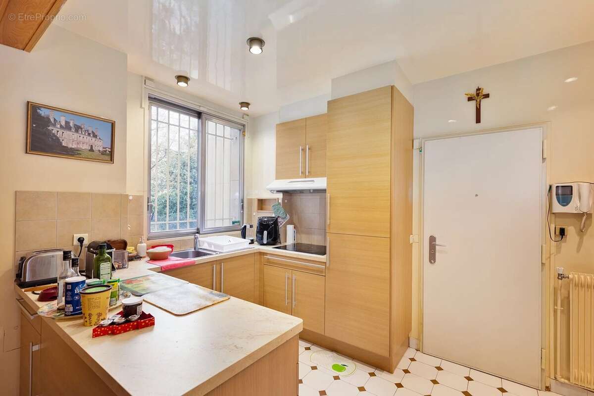Appartement à PARIS-16E