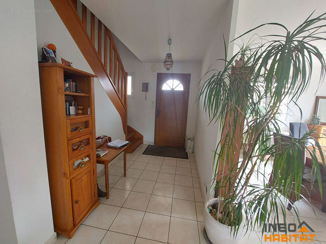 Maison à MONTREUIL-LE-GAST