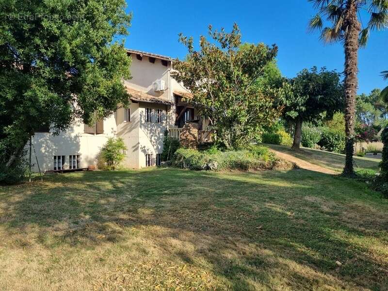 Maison à SAINTE-LIVRADE-SUR-LOT