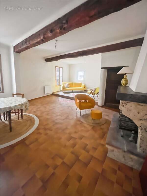 Appartement à COTIGNAC