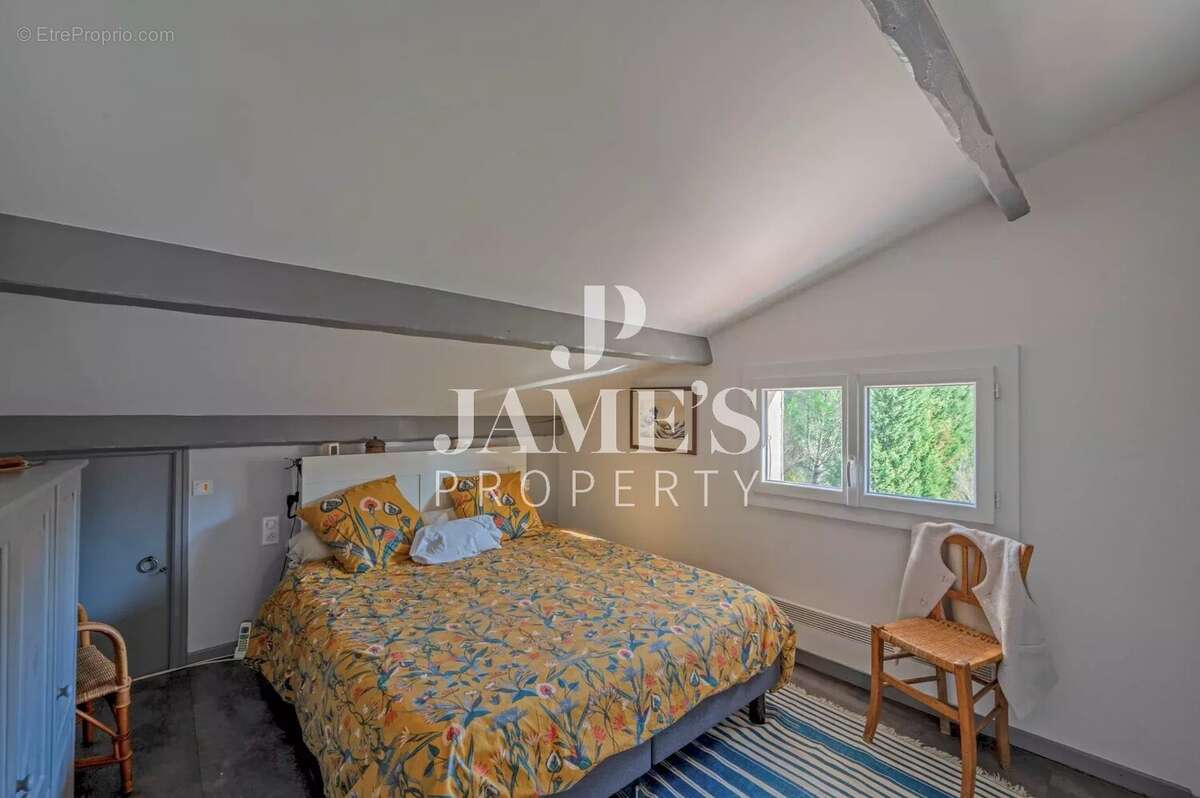 Maison 210 m² à Fontvieille  - photo 9
