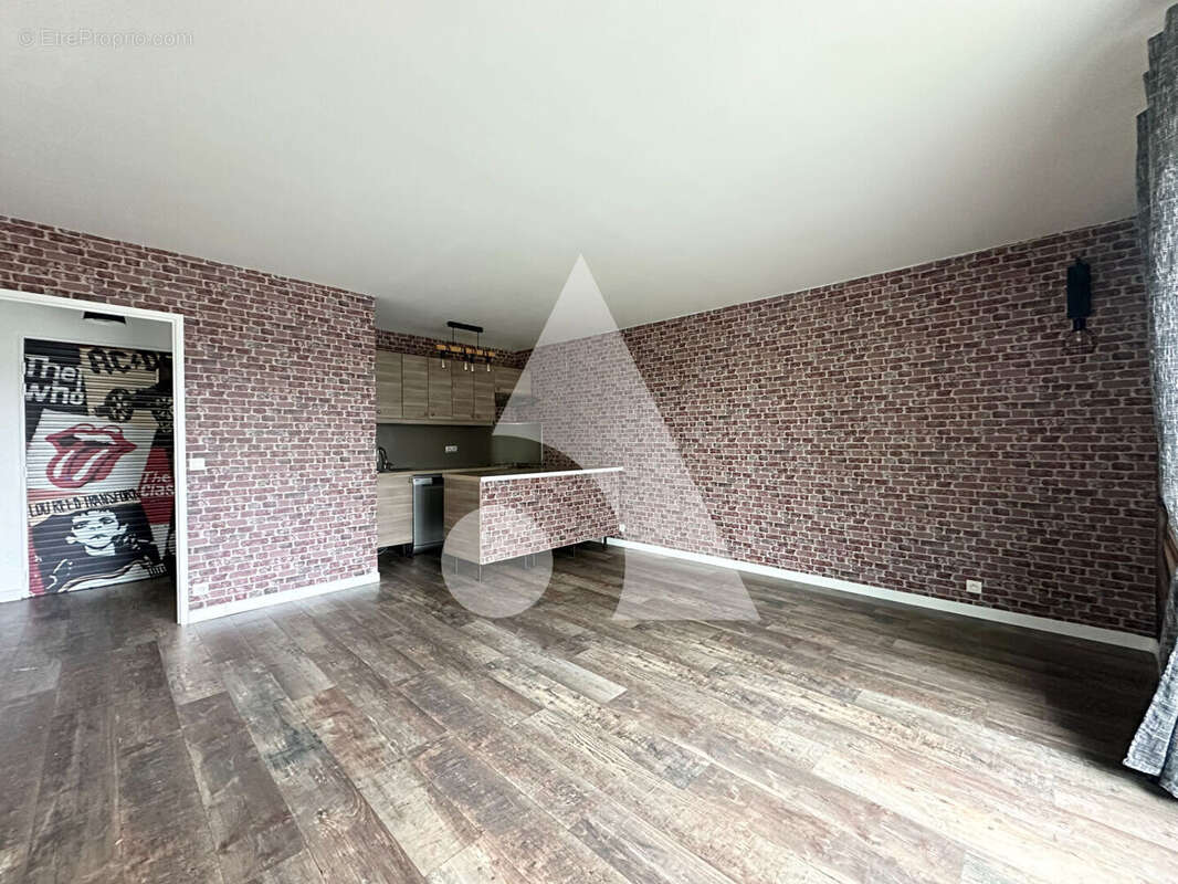 Appartement à LE COUDRAY-MONTCEAUX