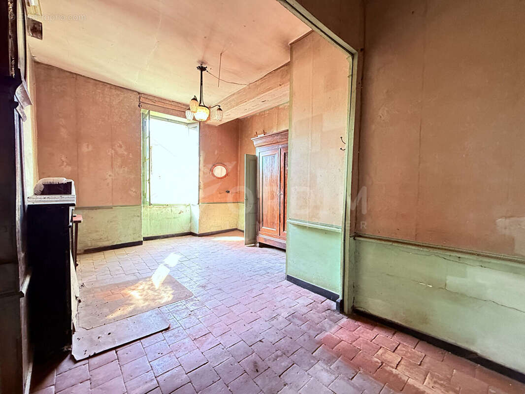 Saint-Satur (18300), Maison ancienne de 1729 avec dépendances - Terrain de 275 m². - photo 7
