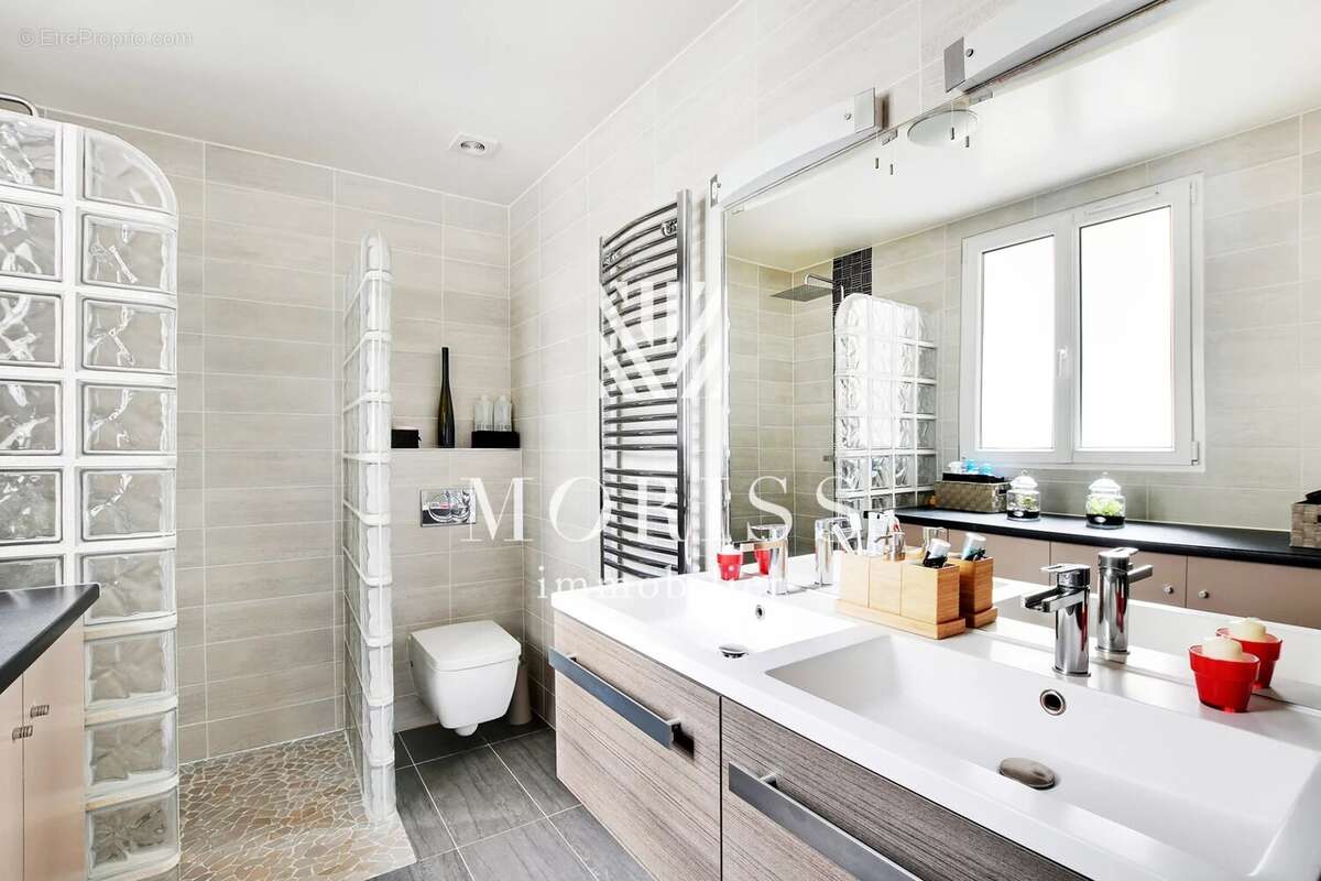 Appartement à PARIS-17E
