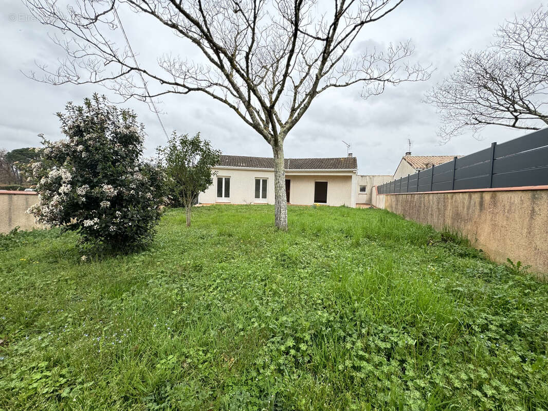 Maison T4 de 106 M2 habitable + garage de 26 M2 et 600 M2 de terrain - photo 4