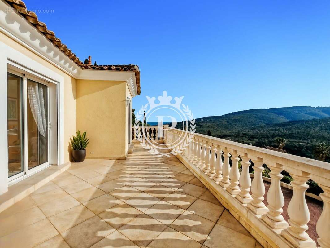 Maison à ROQUEBRUNE-SUR-ARGENS