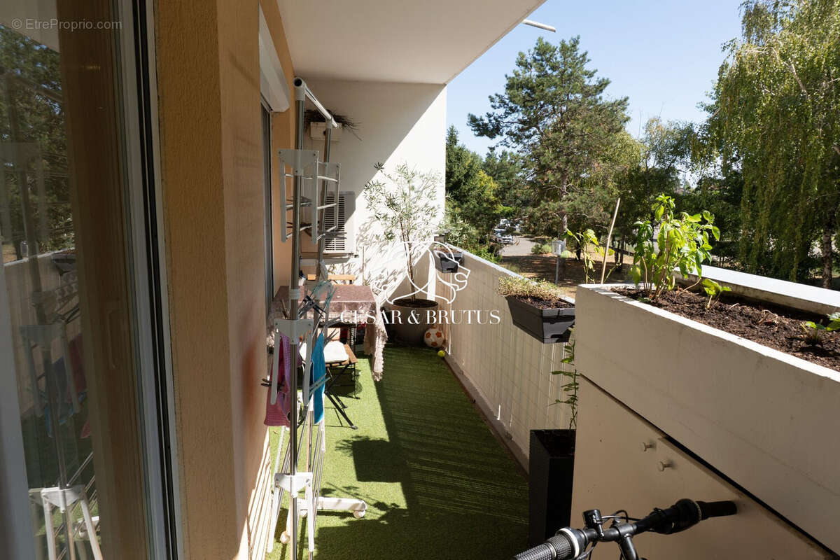 Appartement 94 m² à Decines-Charpieu  - photo 8