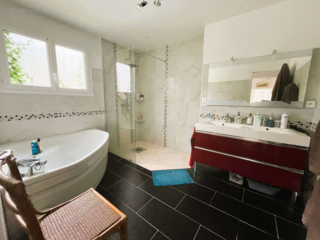 Maison à CHENAC-SAINT-SEURIN-D'UZET