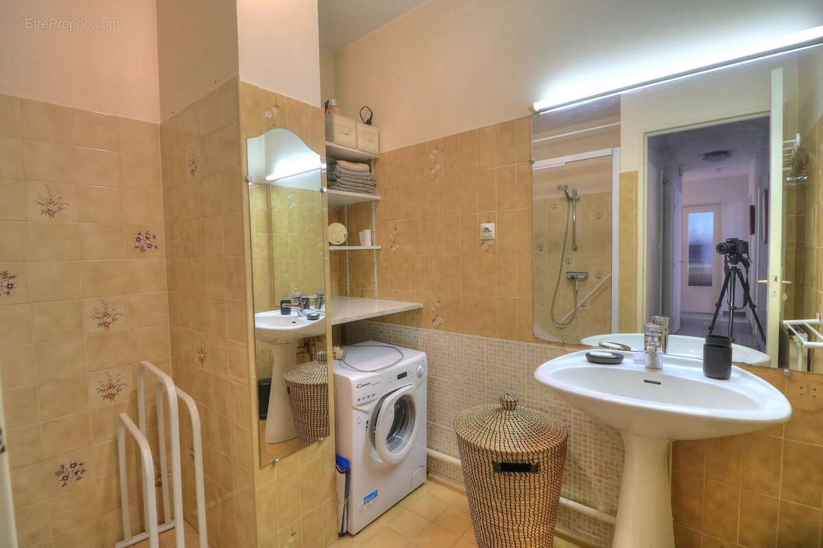 EXCLUSIVITÉ - Golfe-Juan - T3 de 66 m² avec terrasse de 20 m², garage et cave - photo 12