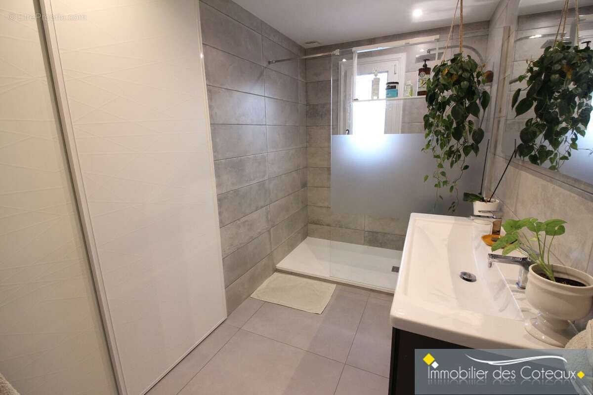 Maison à PINS-JUSTARET