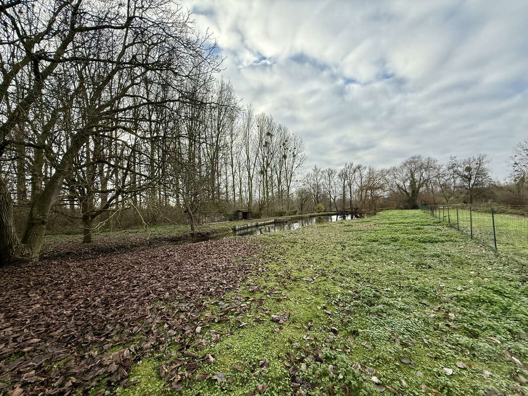Terrain à VOYENNES