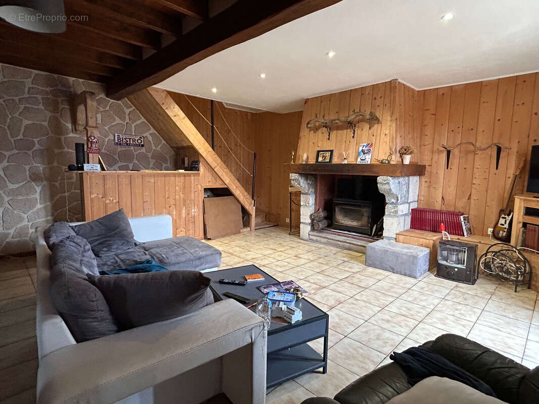 Maison à SAINT-PIERRE-DE-BUZET