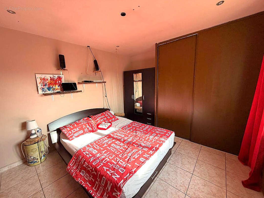 Maison à CHATEAUNEUF-LE-ROUGE