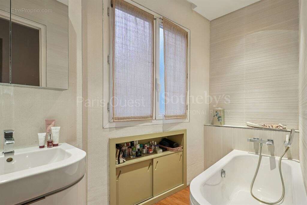 Appartement à PARIS-7E