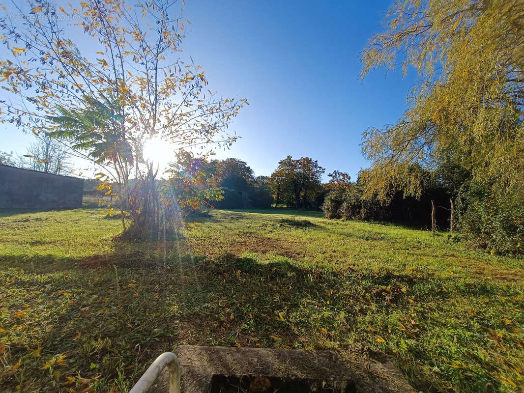 Maison à JOUET-SUR-L'AUBOIS