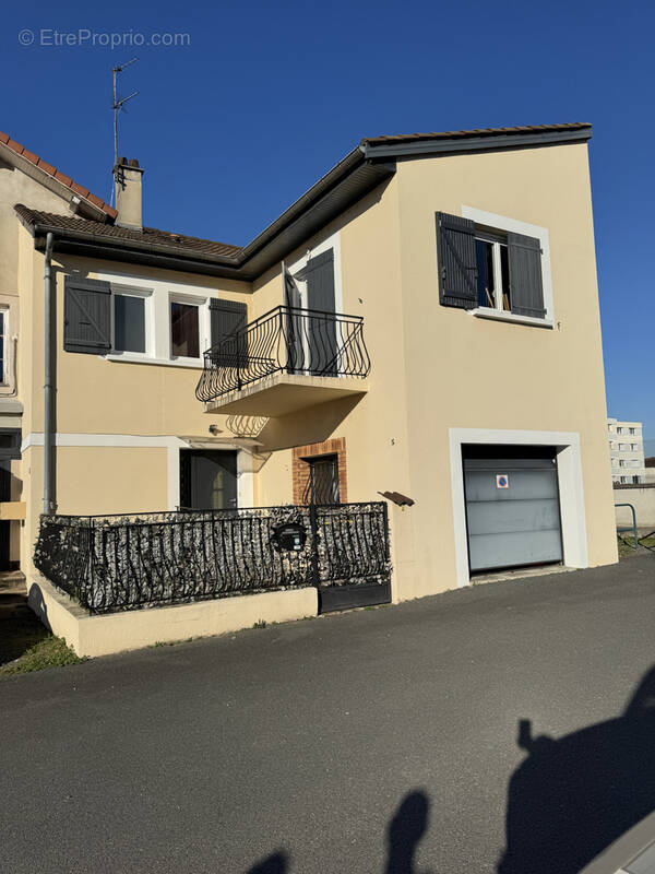 Appartement à VEAUCHE