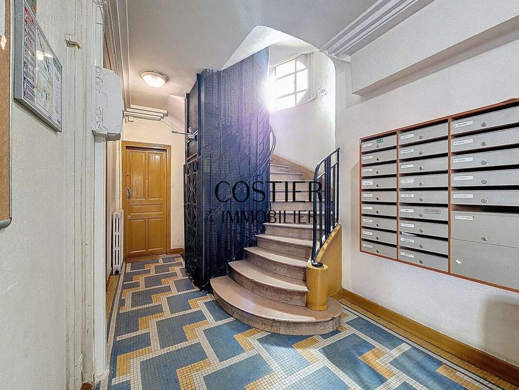 Appartement à PARIS-18E