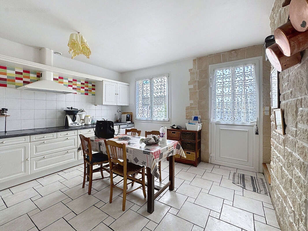 Maison à DEMOUVILLE