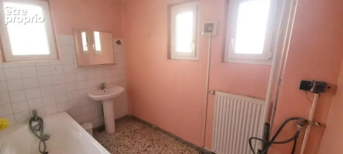 Grande maison familiale ou 2 appartements sur terrain d'environ 13 ares - photo 9