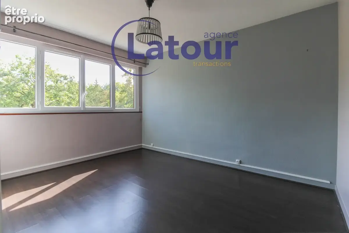 Dans un ecrin de verdure. bel appartement lumineux de 4 pieces avec cave. - photo 5