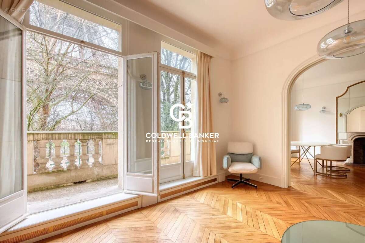 Appartement à PARIS-7E