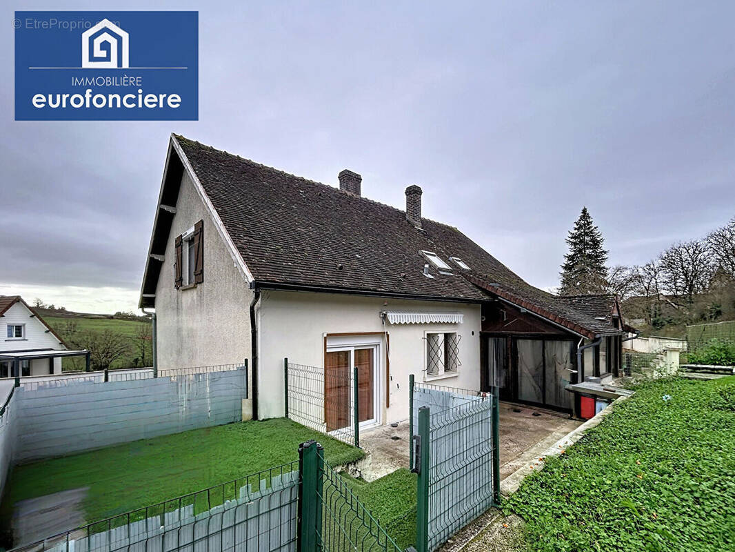 Maison à VITRY-LE-CROISE