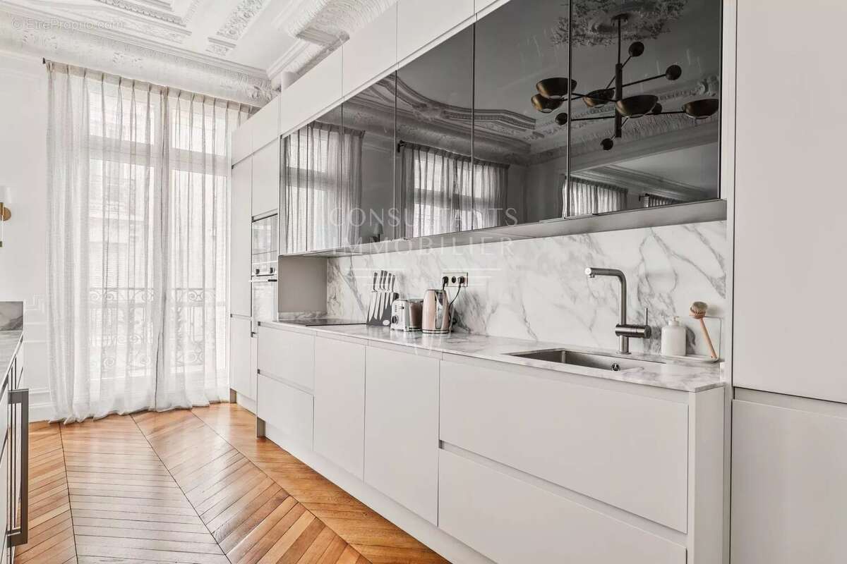 Appartement à PARIS-7E