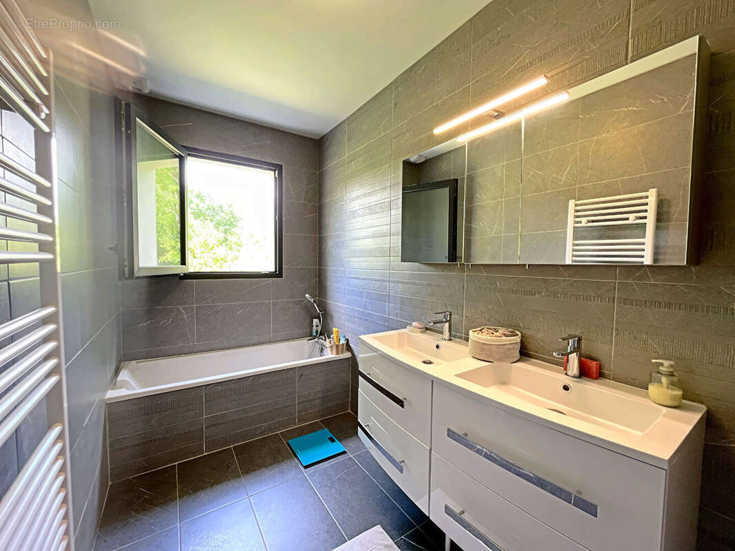 Maison Breuillet 4 pièce(s) 99 m2 - photo 8