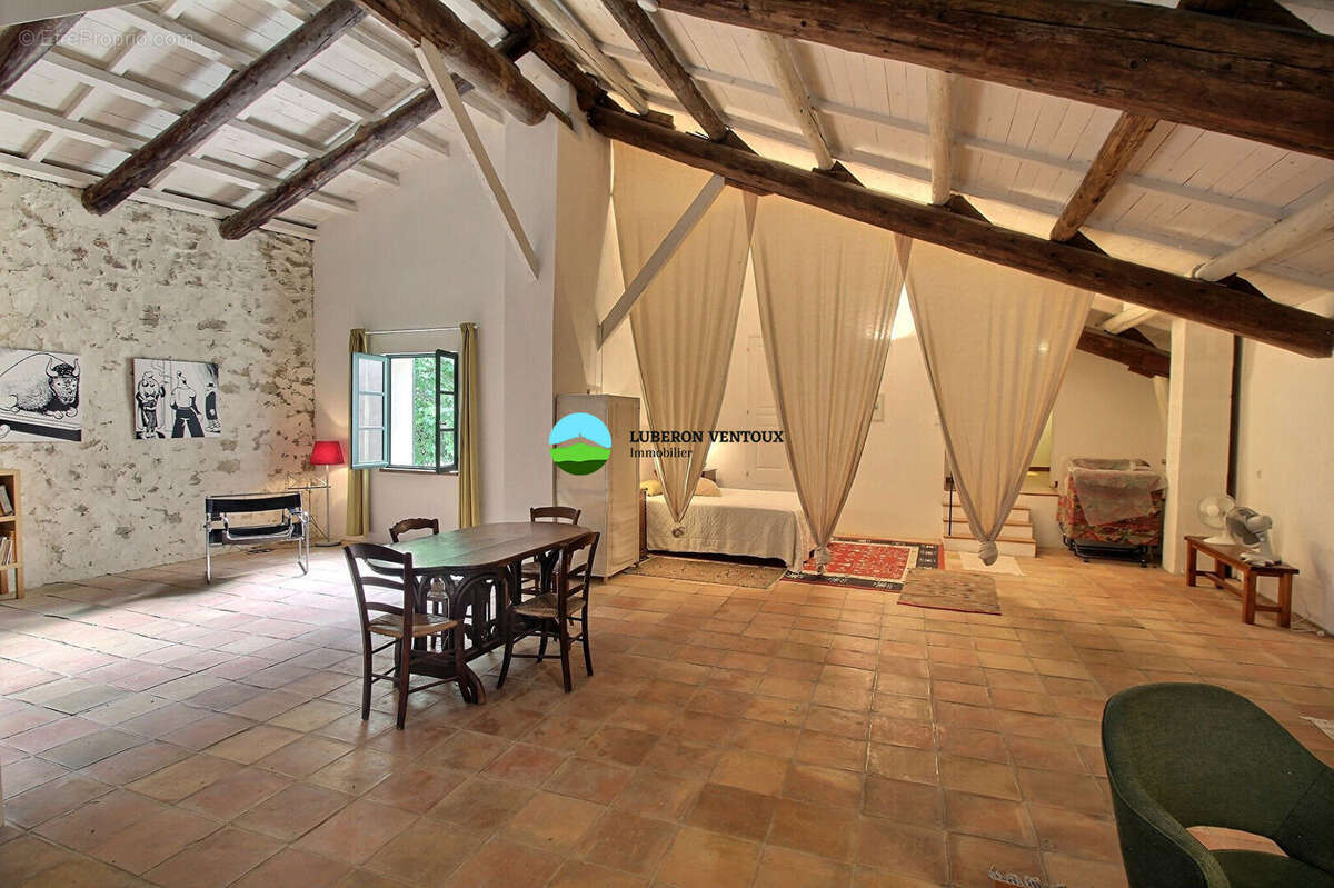 Maison à MORNAS
