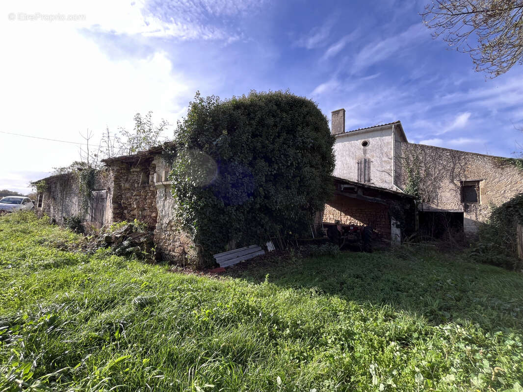 Maison à SAINT-SIGISMOND-DE-CLERMONT