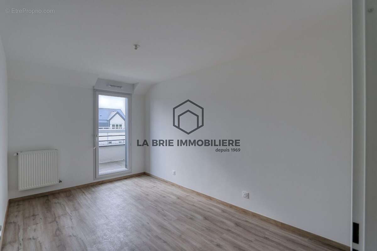 Appartement 77 m² à Emerainville  - photo 8