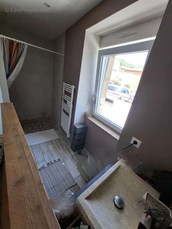 Maison à vendre - 5 chambres - 119 m² habitables + 150 m² dépendances - Fort potentiel locatif - 299 000 € - Saint-Maurice (6327 - photo 8