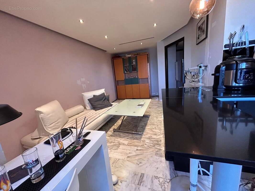 Appartement à SAINT-LAURENT-DU-VAR