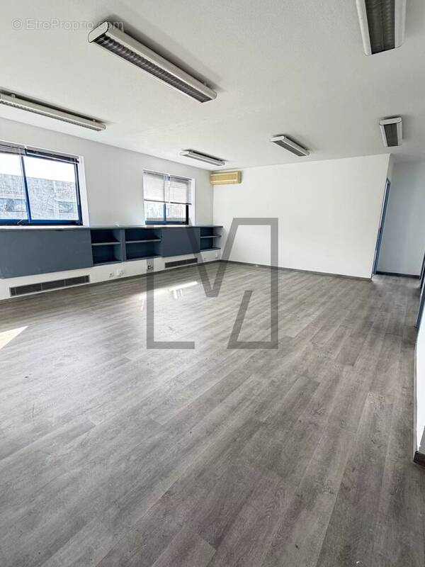 Commerce à MARSEILLE-9E