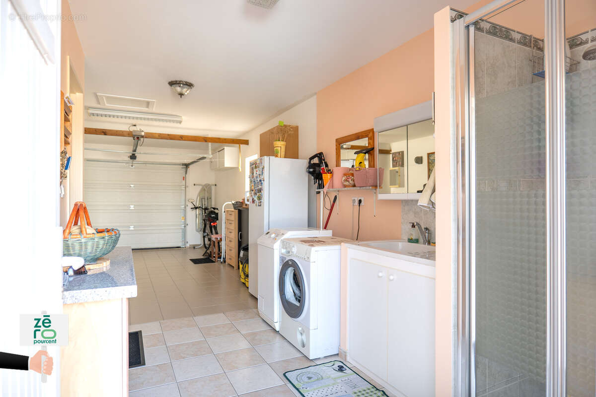 Longeville-sur-Mer   Maison de plain-pied 3 chambres avec piscine, véranda, garage et panneaux solaires   Hype - photo 22