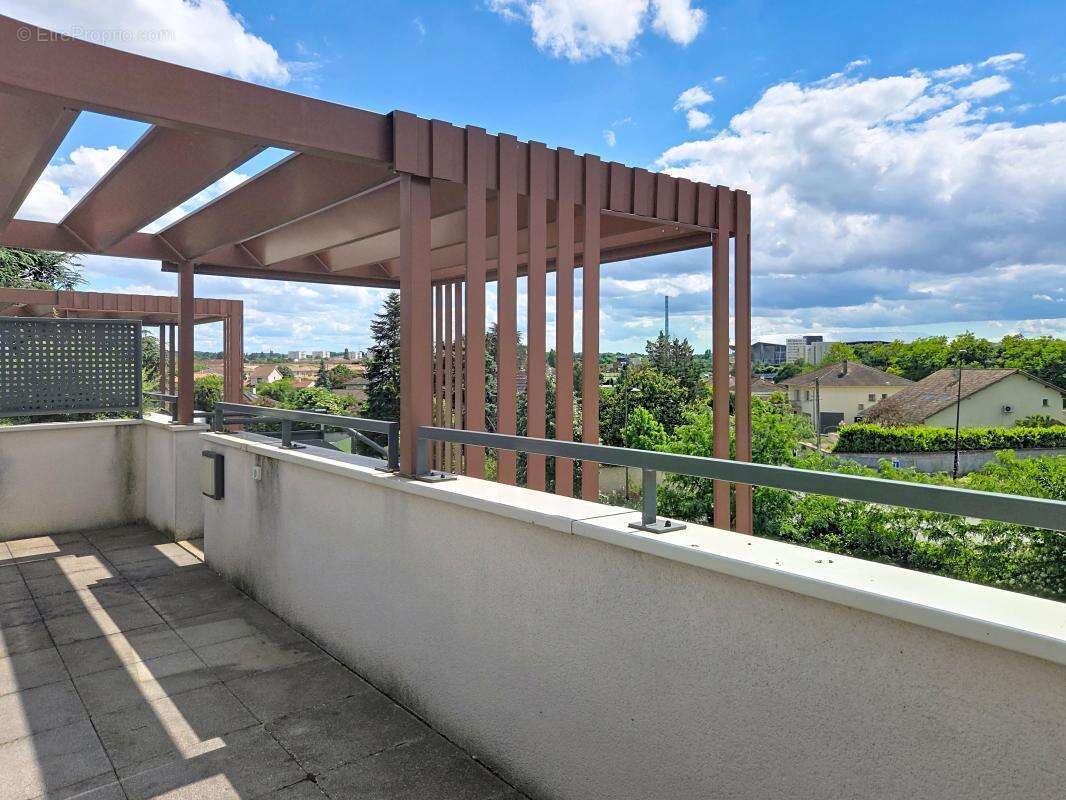 Appartement à MEYZIEU