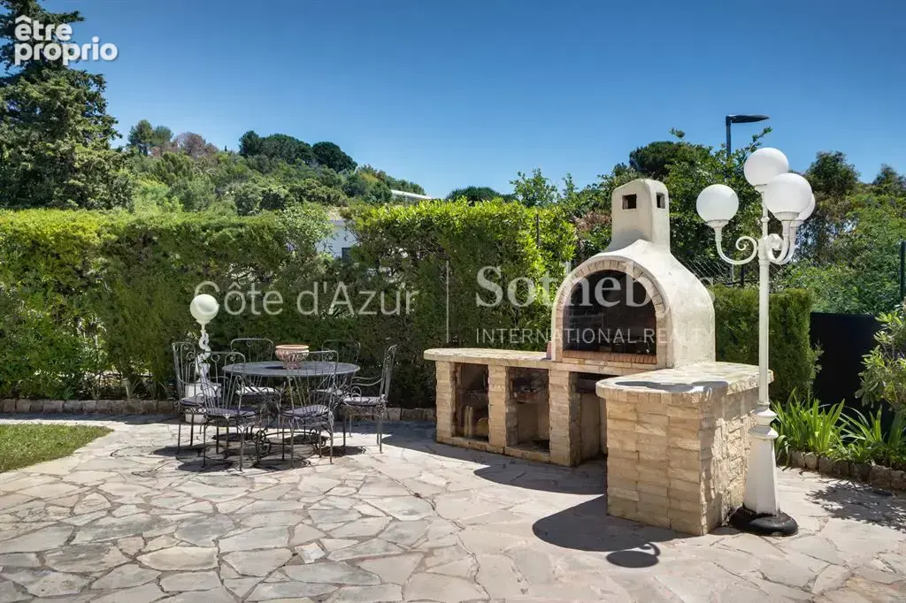 Cannes Croix des Gardes villa avec échappée mer, piscine et terrain plat - photo 14