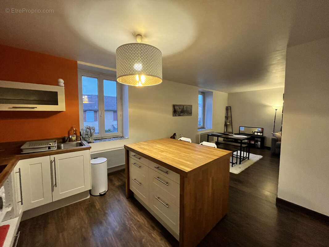Appartement à VEAUCHE