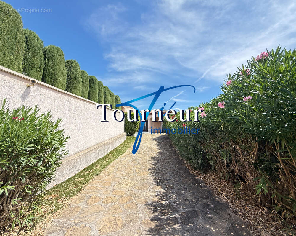 Maison à SAINT-CYR-SUR-MER