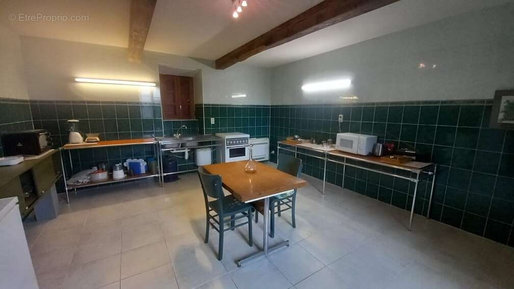 Maison 8 pièces / 235 m² / 199 000 EUR / LAGUIAN-MAZOUS - photo 4