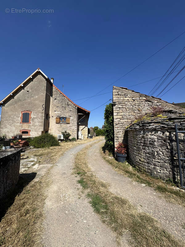 Maison à CURTIL-SOUS-BURNAND